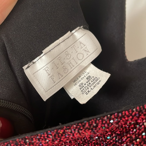 Burgundy gown with leg slit - Picture 4 of 6